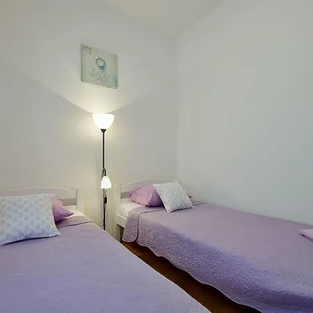 Charmante Lavanda By Interhome Galižana